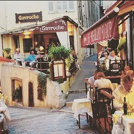à Deux Pas Du Palais Des Festivals , Deux Pièces Dans Le Bas Du Quartier Historique Du Suquet à *