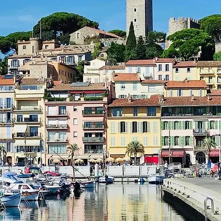à Deux Pas Du Palais Des Festivals , Deux Pièces Dans Le Bas Du Quartier Historique Du Suquet à *
