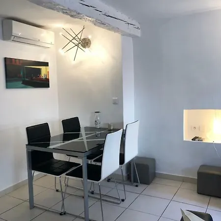 Appartamento à Deux Pas Du Palais Des Festivals , Deux Pièces Dans Le Bas Du Quartier Historique Du Suquet à